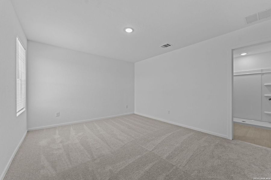 Spacious, unfurnished interior of a new home in Guadalupe Ridge, New Braunfels (Image 20).