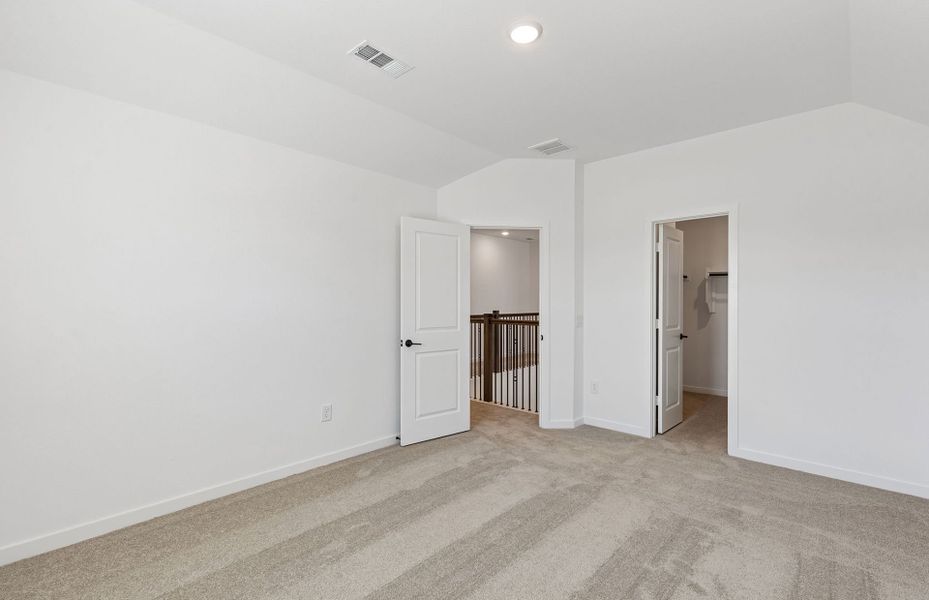 Spacious, unfurnished interior of a new home in Mavera, Conroe (Image 31).