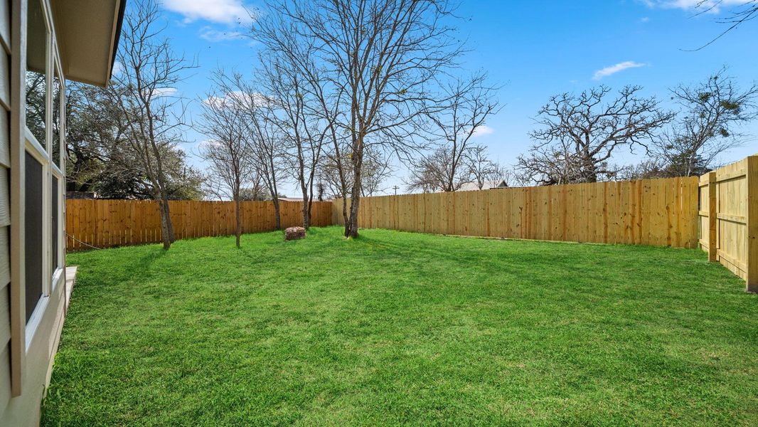 Exterior details and patio area of a home in , Giddings (Image 20).