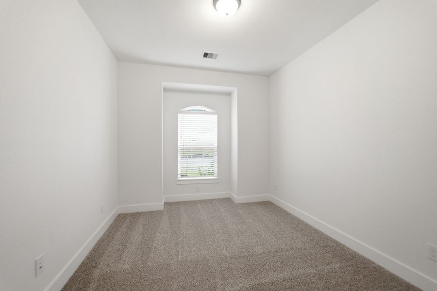 Spacious, unfurnished interior of a new home in Sierra Vista, Rosharon (Image 17).