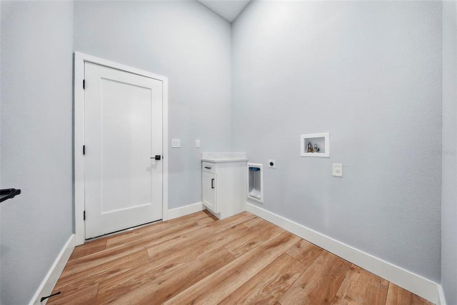 Spacious, unfurnished interior of a new home in , Punta Gorda (Image 30).