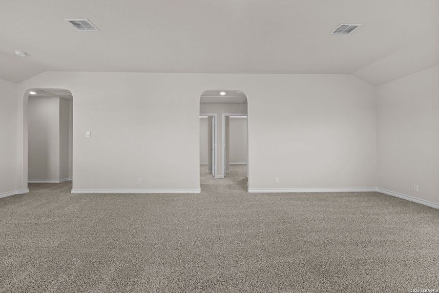 Spacious, unfurnished interior of a new home in Stonehill, San Antonio (Image 28).