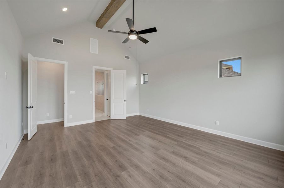 Spacious, unfurnished interior of a new home in Harvest Green 65', Richmond (Image 30).