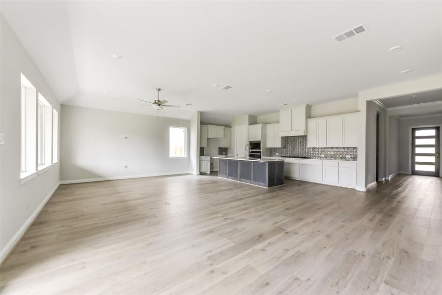 Spacious, unfurnished interior of a new home in Evergreen 55', Conroe (Image 35).