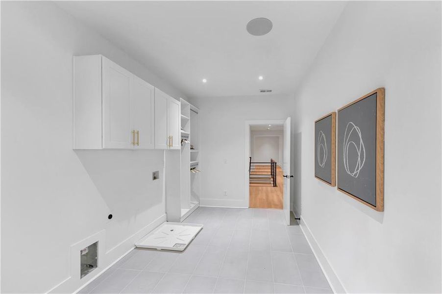 Spacious, unfurnished interior of a new home in , Marietta (Image 18).