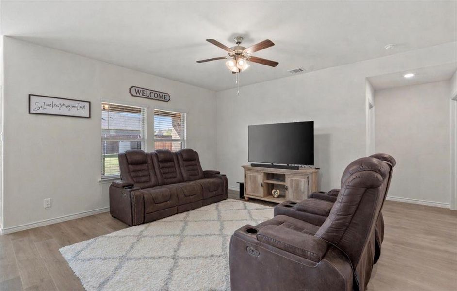 Furnished interior view inside a new home in , Lavon (Image 7).