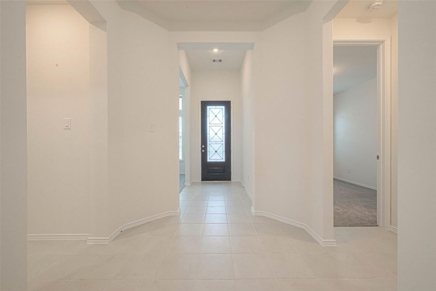 Spacious, unfurnished interior of a new home in Mandola Farms , Richmond (Image 16).