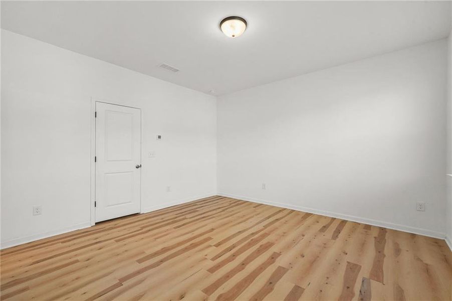 Spacious, unfurnished interior of a new home in , Atlanta (Image 33).