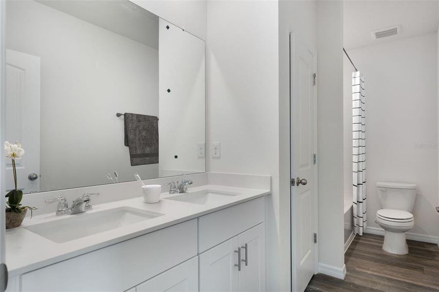 Furnished interior view inside a new home in Waterleigh, Winter Garden (Image 7). Furnished interior view inside a new home in Waterleigh, Winter Garden (Image 7).