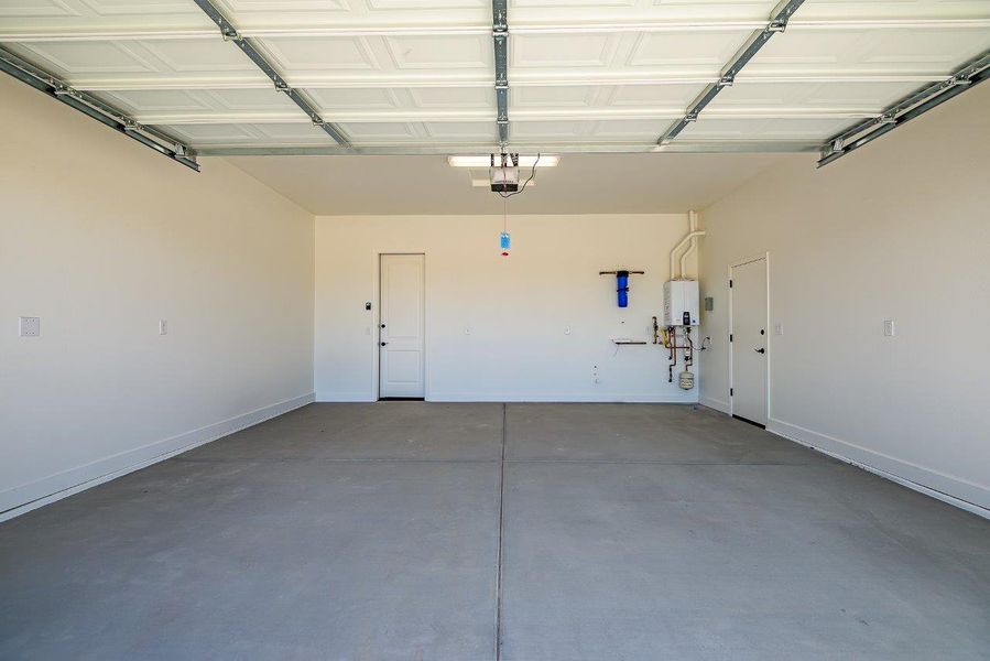 Spacious, unfurnished interior of a new home in Overlook at The Dells, Prescott (Image 22).