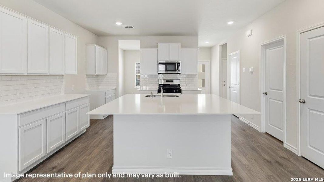 Furnished interior view inside a new home in Steele Creek, Cibolo (Image 7).