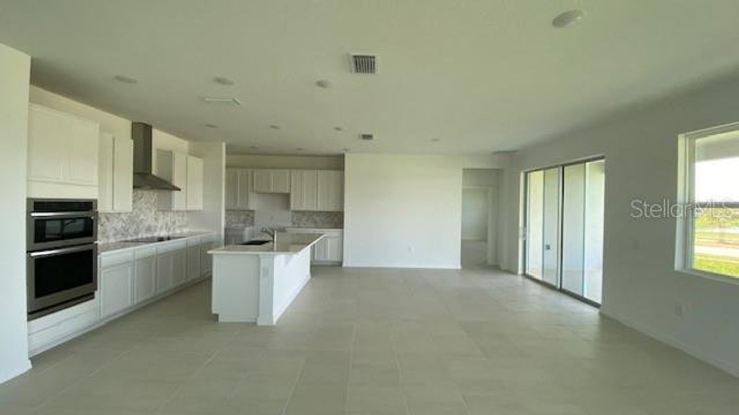 Kitchen / Dining Area