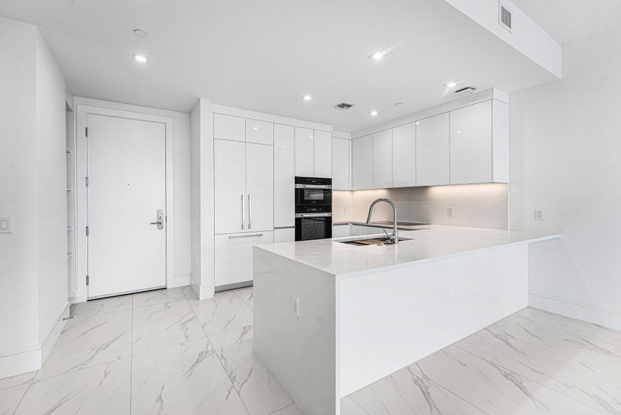 004-220LakeShoreDrive-1613-LakePark-FL-3