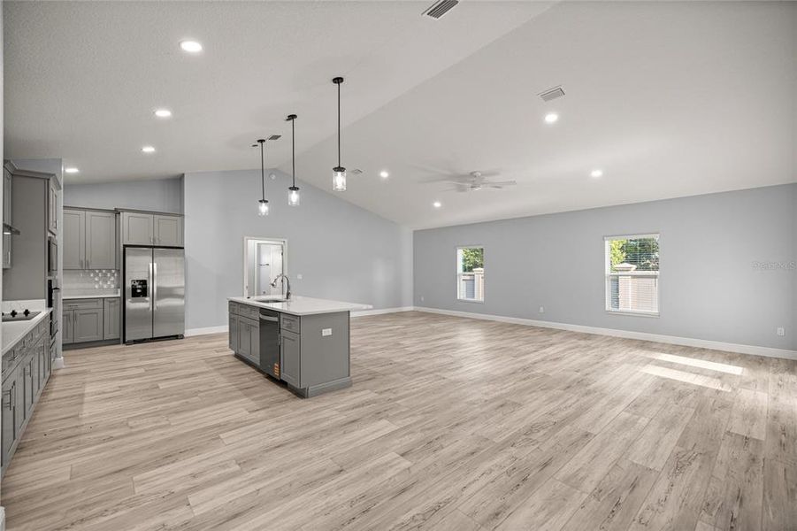 Spacious, unfurnished interior of a new home in , Ocala (Image 23).