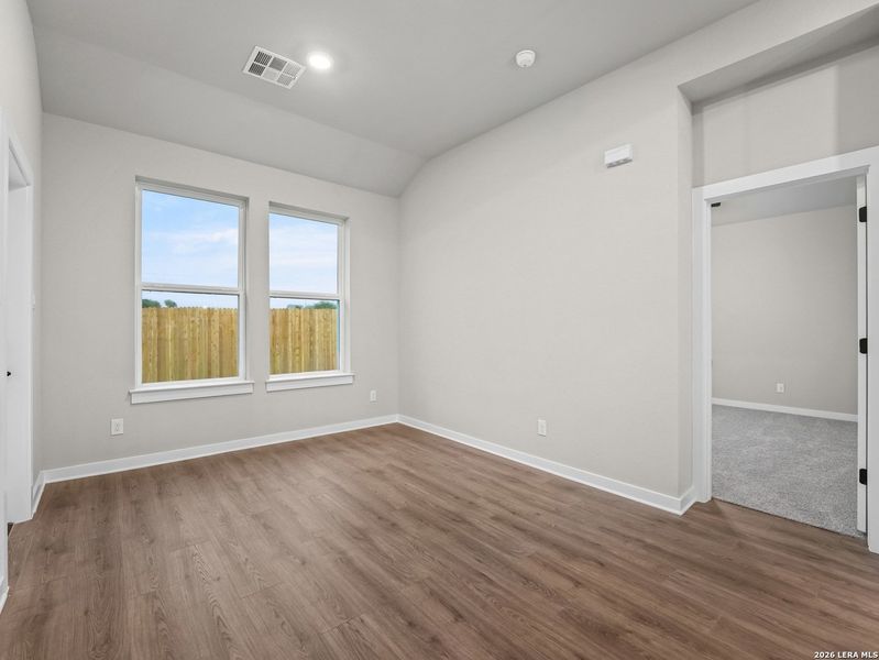 Spacious, unfurnished interior of a new home in Saddle Creek Ranch, Cibolo (Image 25).