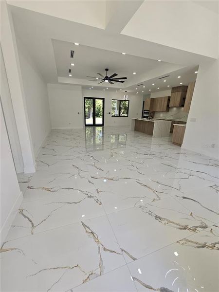 Spacious, unfurnished interior of a new home in , Tampa (Image 27).