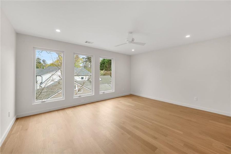 Spacious, unfurnished interior of a new home in , Atlanta (Image 26).