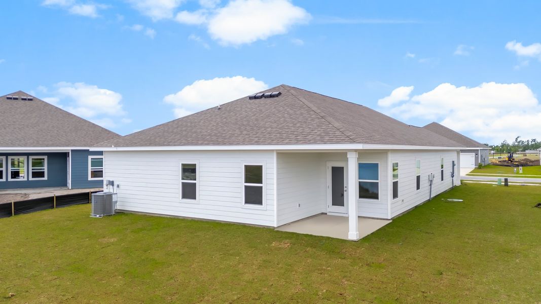 Representative exterior details of a home built from the The Riverside by D.R. Horton in Hodges Bayou Plantation, Panama City (Image 3).