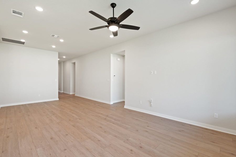 Spacious, unfurnished interior of a new home in Lariat, Liberty Hill (Image 22).