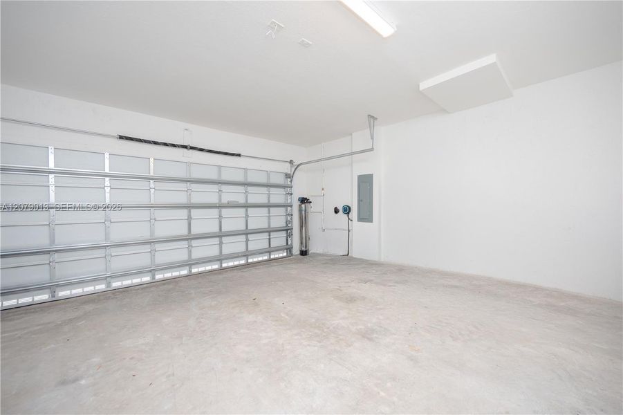 Spacious, unfurnished interior of a new home in , Miami (Image 46).