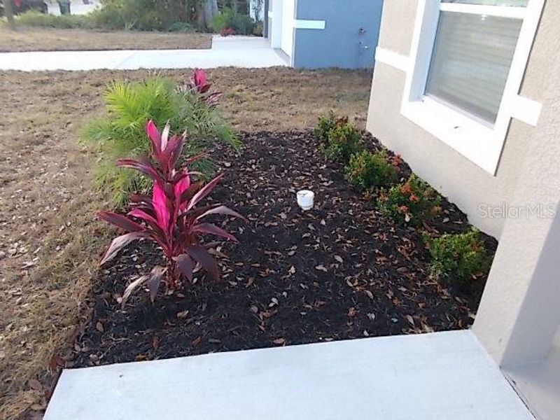 Exterior details and patio area of a home in , Daytona Beach (Image 4).