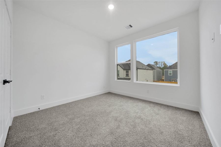 Spacious, unfurnished interior of a new home in , Houston (Image 36).