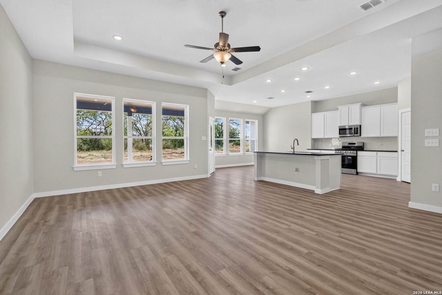 Spacious, unfurnished interior of a new home in Jordan's Ranch, San Antonio (Image 27).