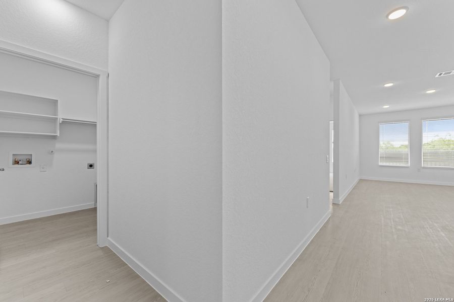 Spacious, unfurnished interior of a new home in Mission del Lago, San Antonio (Image 23). Spacious, unfurnished interior of a new home in Mission del Lago, San Antonio (Image 23).