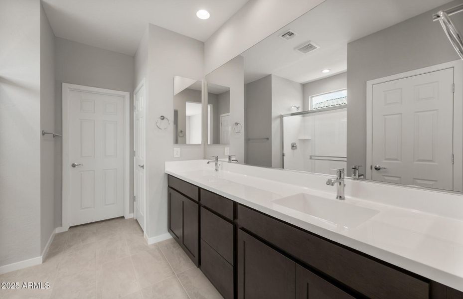 Owner's Bathroom Owner's Bathroom