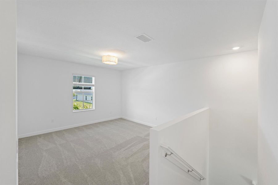 Spacious, unfurnished interior of a new home in , Fort Pierce (Image 9).