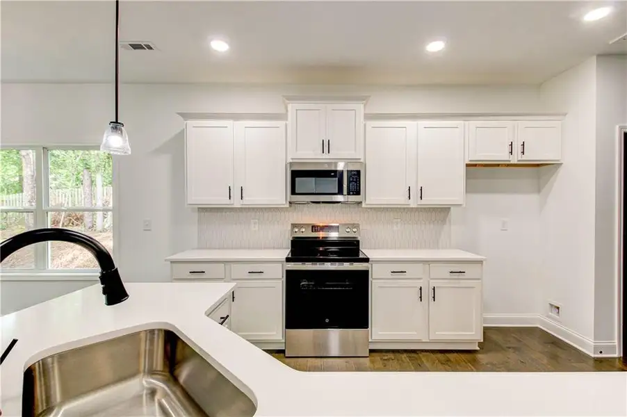 Furnished interior view inside a new home in , Villa Rica (Image 6).