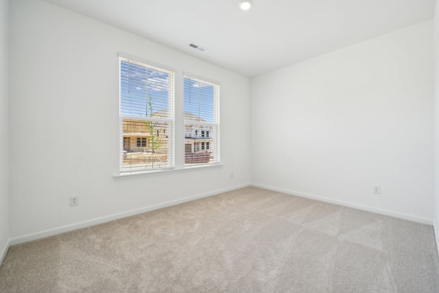 Spacious, unfurnished interior of a new home in The Coves on Lake Wylie, Charlotte (Image 13).