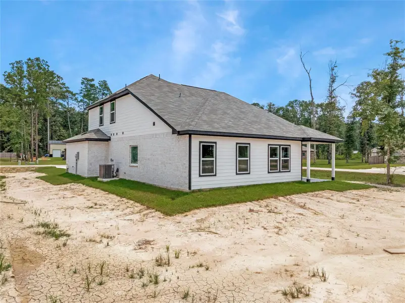 Exterior details and patio area of a home in Roman Forest, New Caney (Image 3).