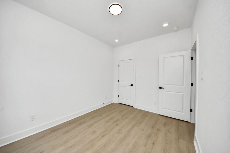 Spacious, unfurnished interior of a new home in , Houston (Image 28).