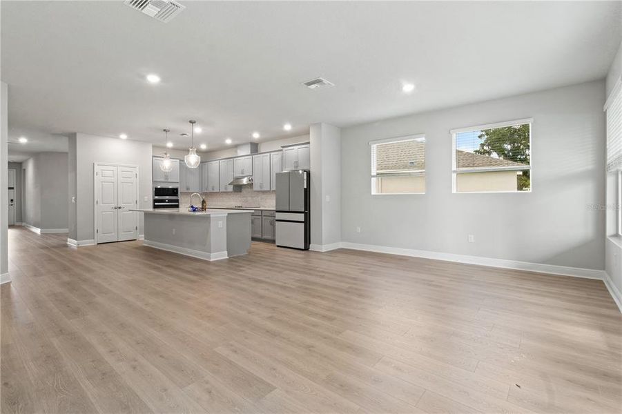 Spacious, unfurnished interior of a new home in , Parrish (Image 25).