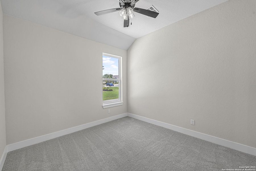 Spacious, unfurnished interior of a new home in Arbors at Fair Oaks, Fair Oaks Ranch (Image 35).