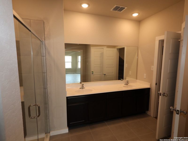 Furnished interior view inside a new home in Winding Brook, San Antonio (Image 2). Furnished interior view inside a new home in Winding Brook, San Antonio (Image 2).