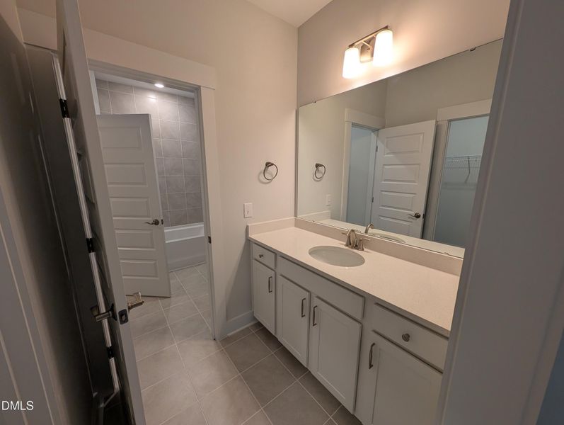 PXL_20250926_223557571 PXL_20250926_223557571