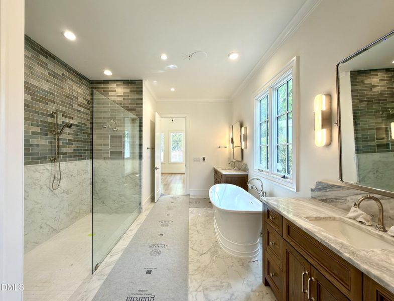 8AA5C8D4-418A-44ED-8E7C-45463A9C6292_1_2