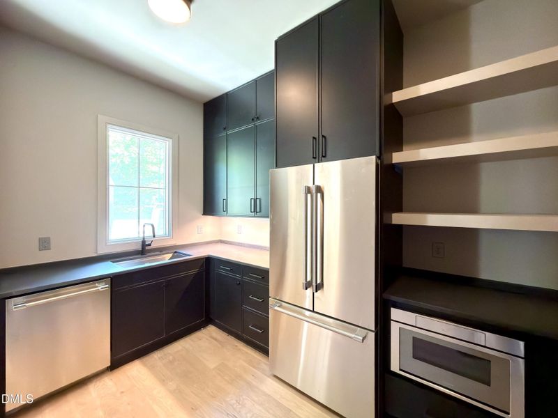 925C7BFE-D25A-41A1-83AE-CF40F1654496_1_2