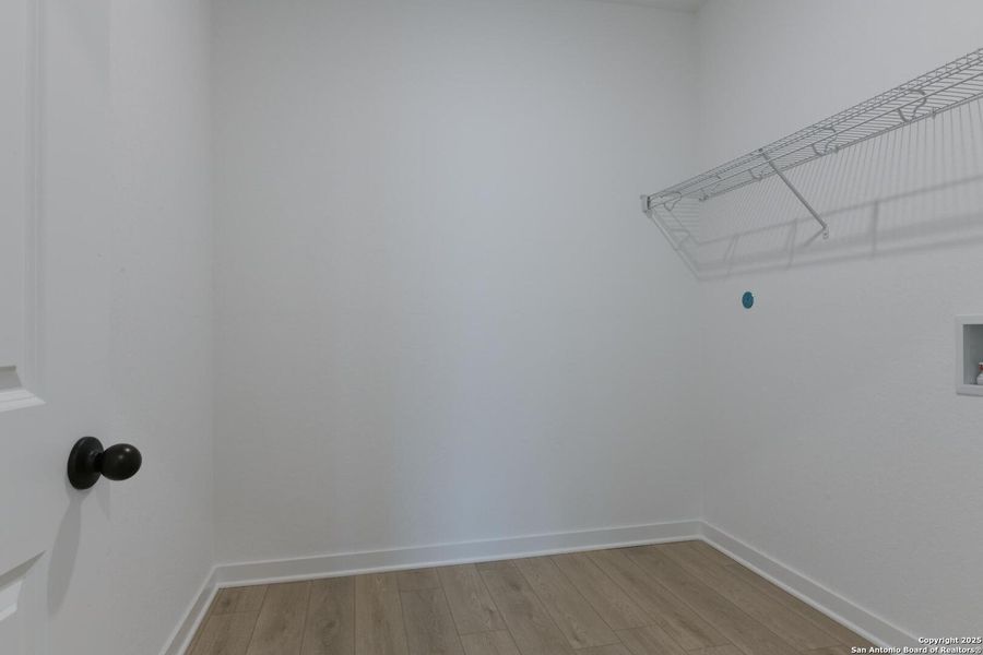 Spacious, unfurnished interior of a new home in , Schertz (Image 32).