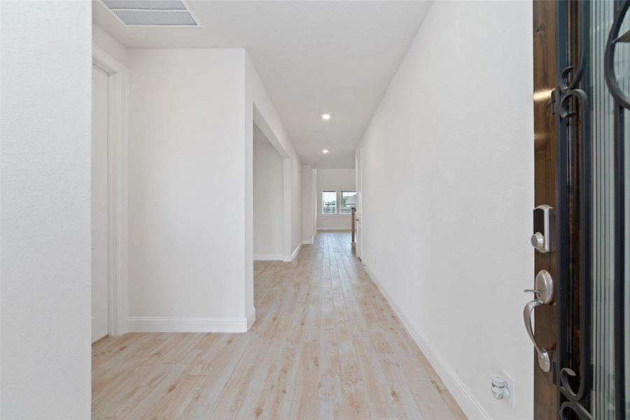 Spacious, unfurnished interior of a new home in , Tomball (Image 35). Spacious, unfurnished interior of a new home in , Tomball (Image 35).