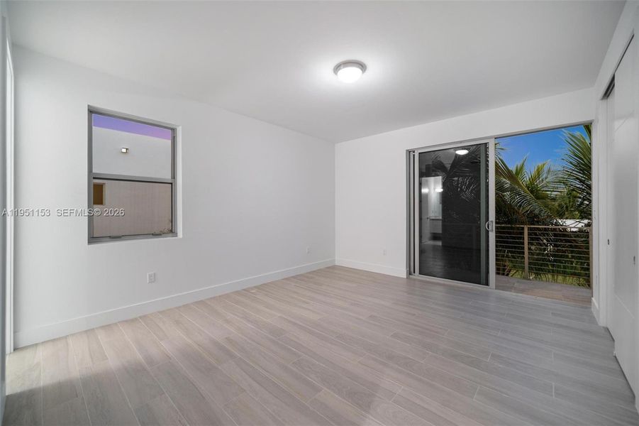 Spacious, unfurnished interior of a new home in , Weston (Image 45).