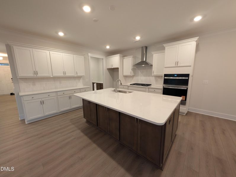 PXL_20250926_223648624 PXL_20250926_223648624