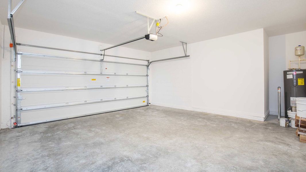 Representative unfurnished interior of a home built from the Glendale by Maronda Homes in Crosswinds, Haines City (Image 14).
