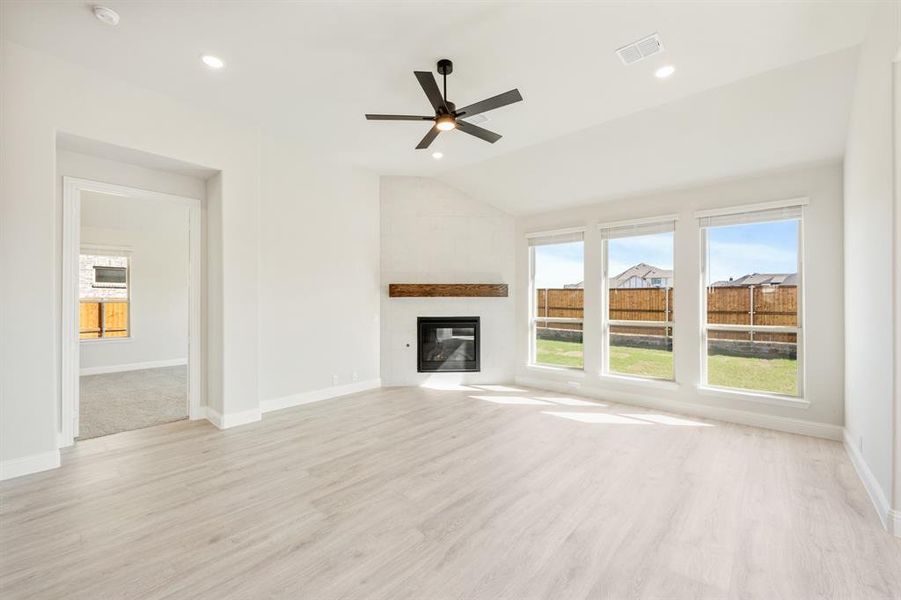 Spacious, unfurnished interior of a new home in Somerset, Venus (Image 37).