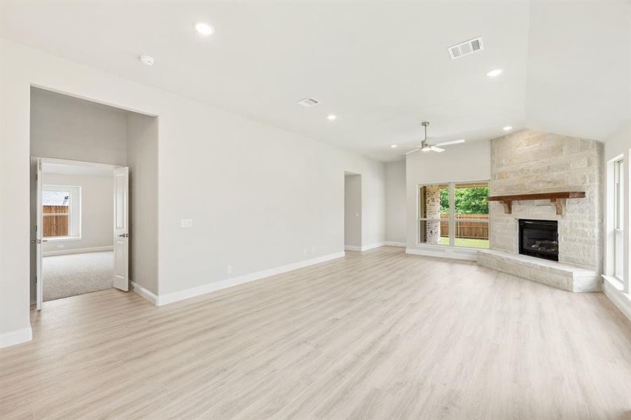 Spacious, unfurnished interior of a new home in Waverly Estates, Nevada (Image 34).