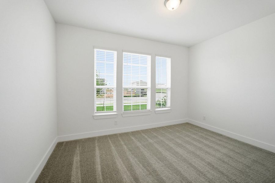 Spacious, unfurnished interior of a new home in Sunterra Lakes, Brookshire (Image 23).