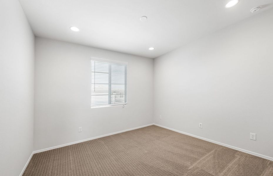 Spacious, unfurnished interior of a new home in Sun City Anthem at Merrill Ranch, Florence (Image 16).