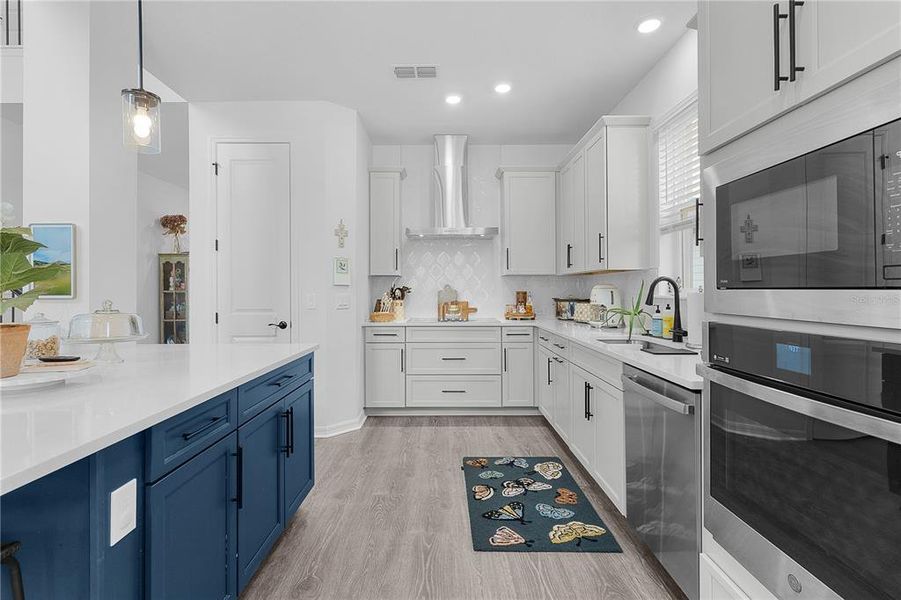 Furnished interior view inside a new home in , Clermont (Image 35).